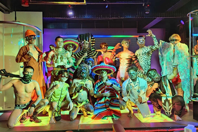 Men entertain menn Adams Apple Club Chiang Mai